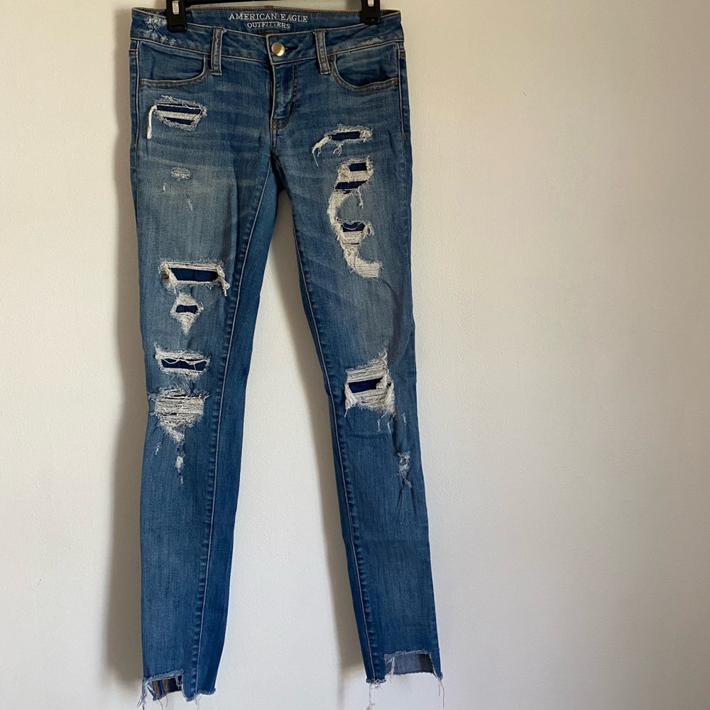 American Eagle distressed skinny Jean size 4/extra long